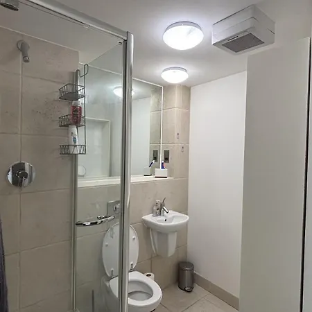 Stylish Leeds Centre With 2 Balconies Apartment