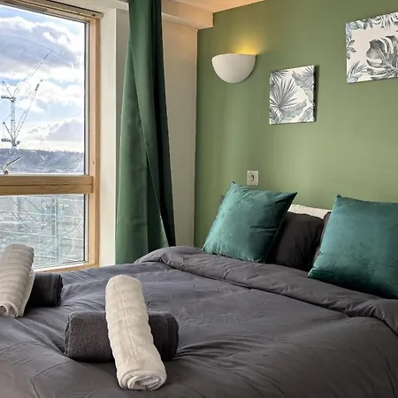 Stylish Centre With 2 Balconies * Leeds (West Yorkshire)