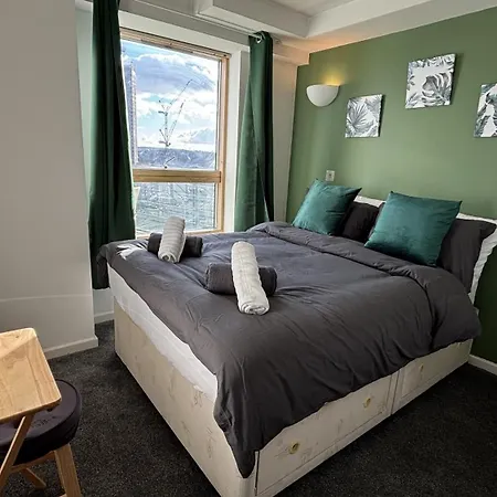 Stylish Leeds Centre With 2 Balconies Apartment *