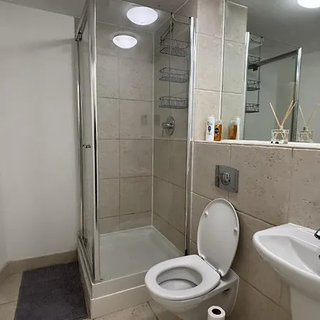 Apartment Stylish Leeds Centre With 2 Balconies *